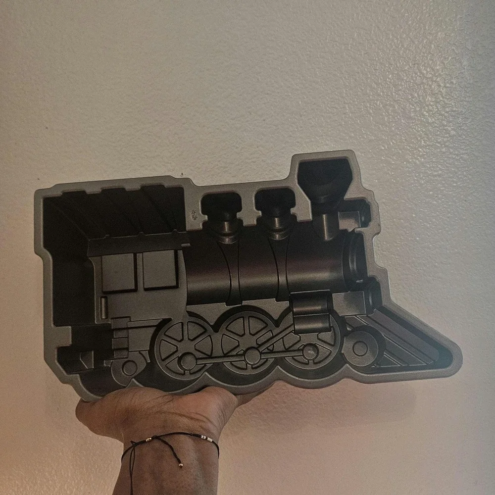Nordic Ware Locomotive Pan Train Birthday‎ Cake Heavy Cast Aluminum Train
